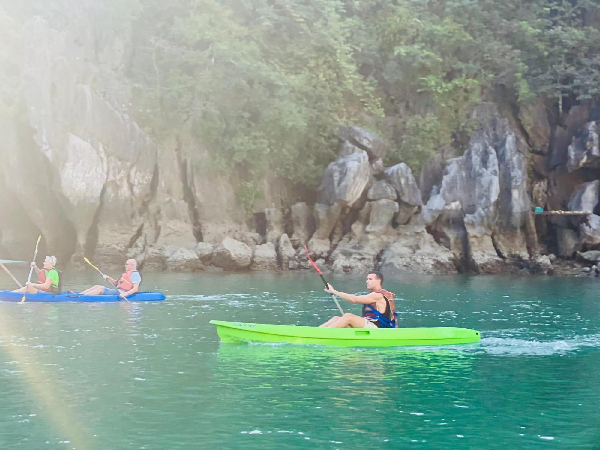 Hotel Dragon Crown Legend Cruise Ha Long Exterior foto