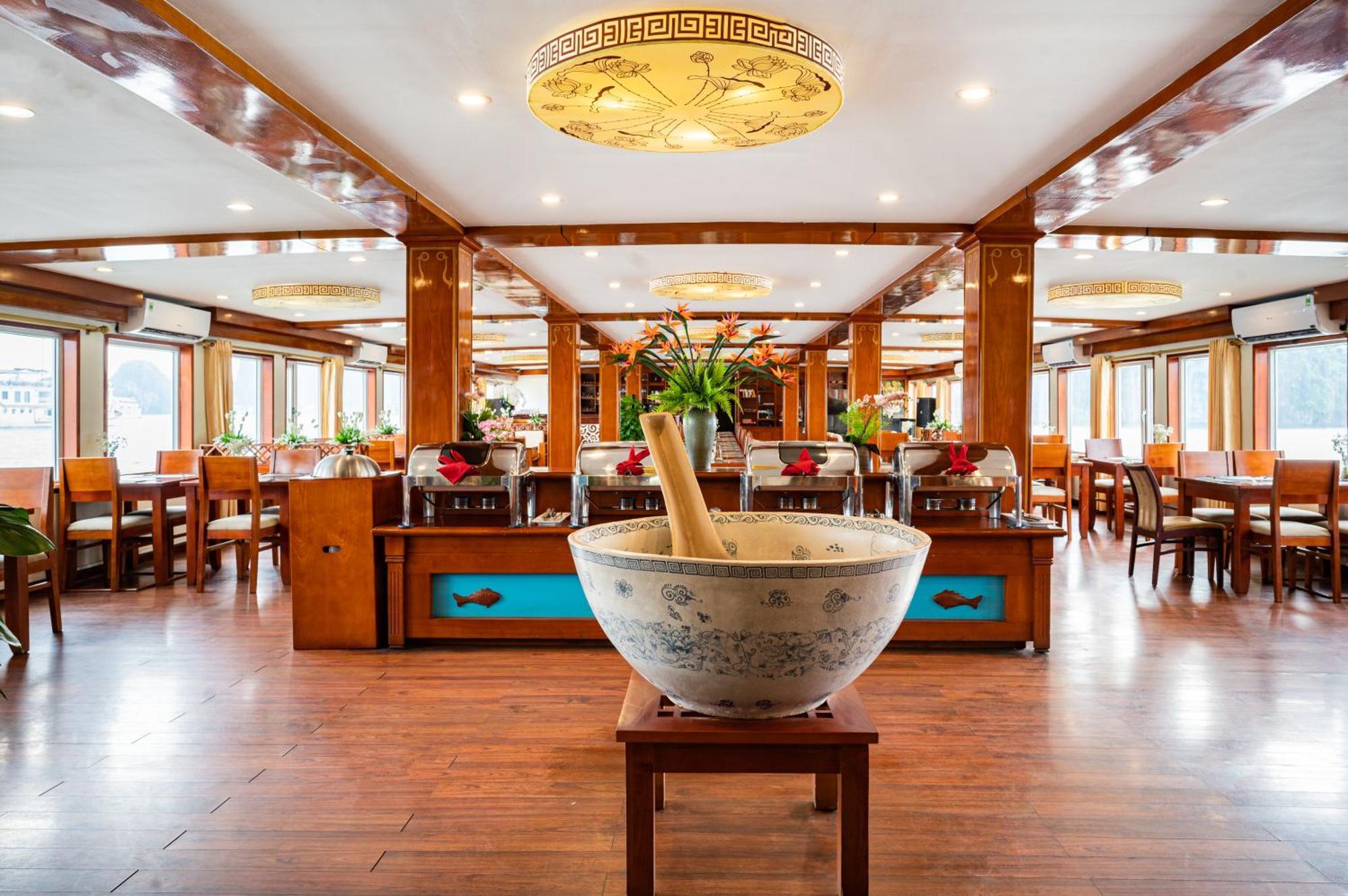 Hotel Dragon Crown Legend Cruise Ha Long Exterior foto
