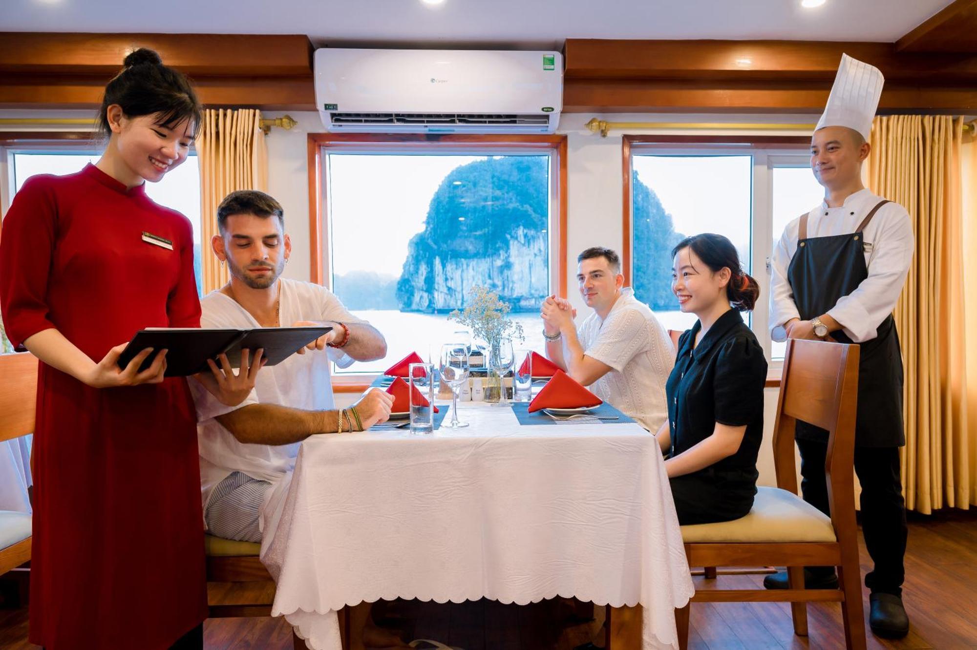 Hotel Dragon Crown Legend Cruise Ha Long Exterior foto