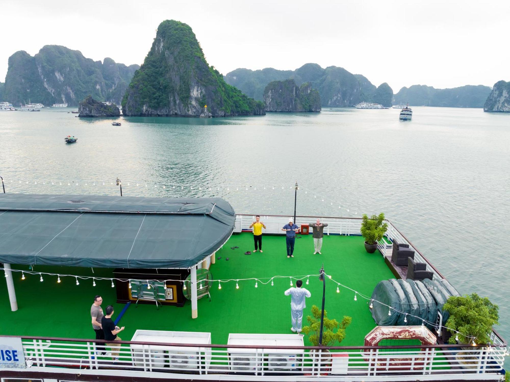 Hotel Dragon Crown Legend Cruise Ha Long Exterior foto