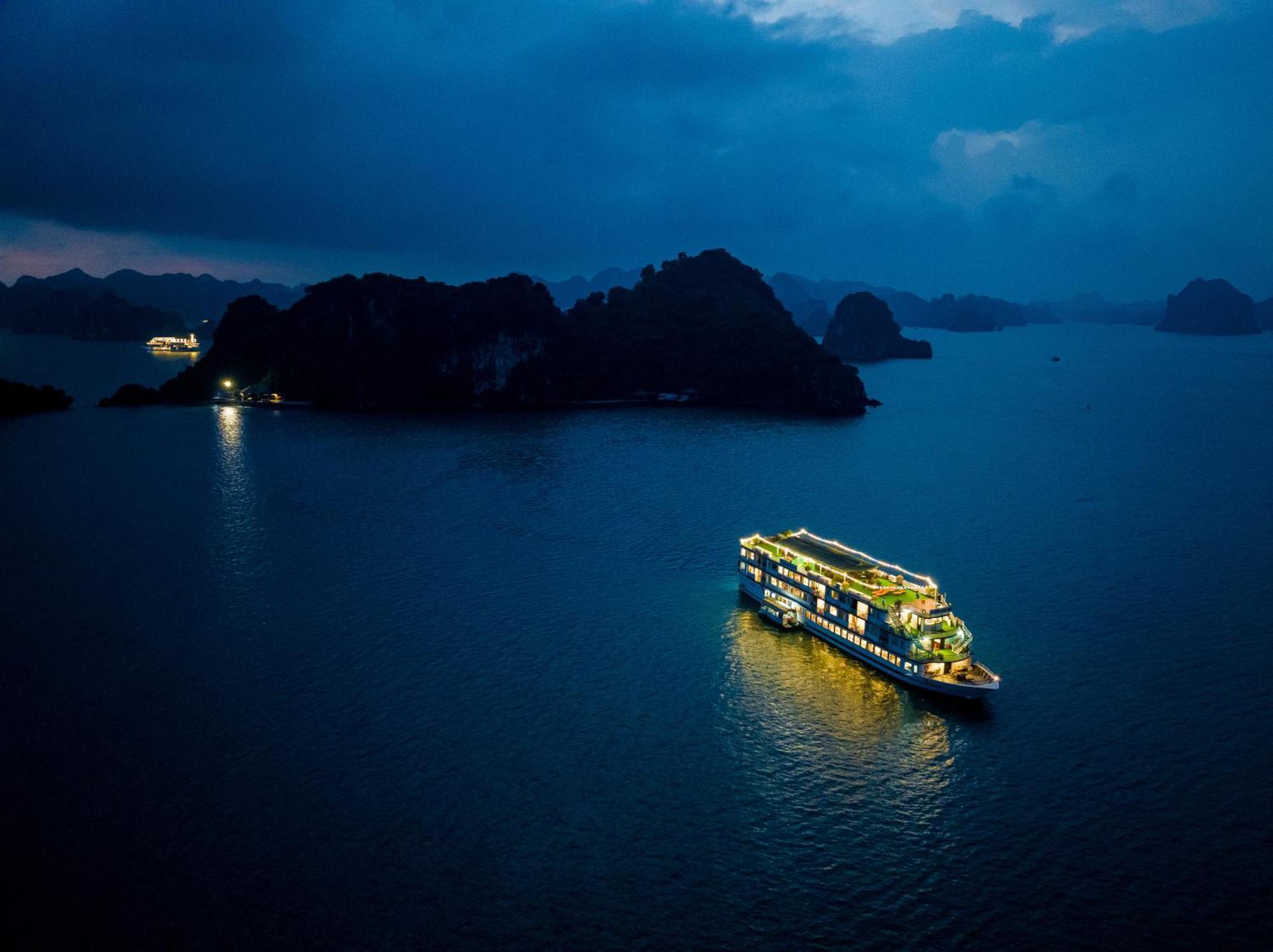 Hotel Dragon Crown Legend Cruise Ha Long Exterior foto