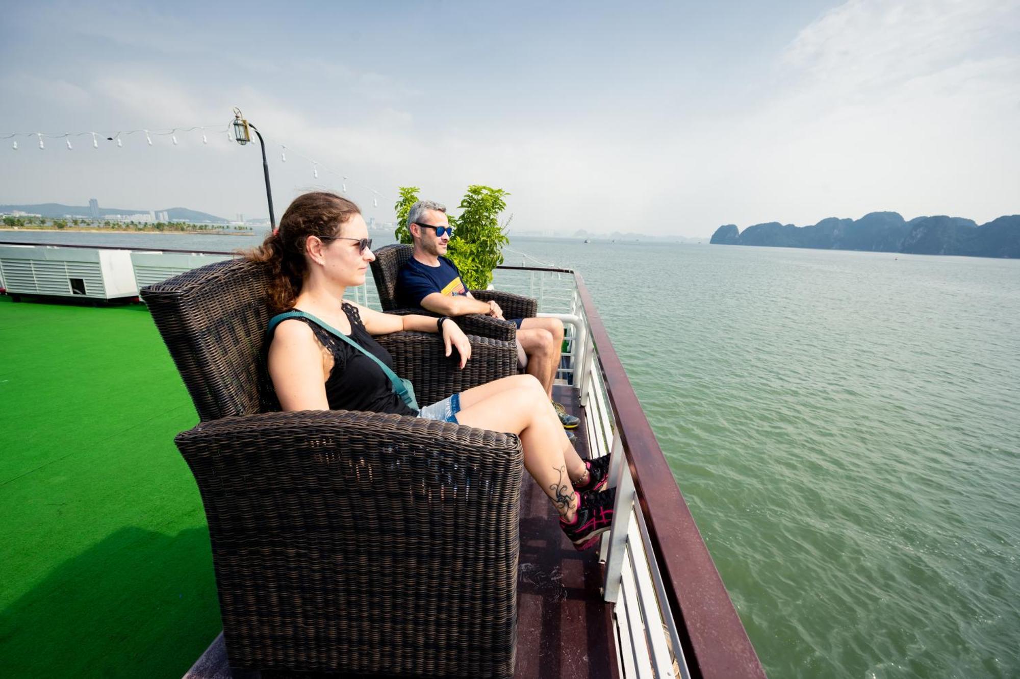 Hotel Dragon Crown Legend Cruise Ha Long Exterior foto